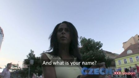 Howing Pussy To Everyone