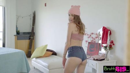 Awesome Teenie Gets Fucked