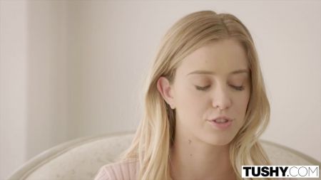 Cream Pie Licking Lesbians